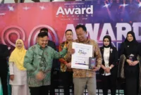 Penerimaan penghargaan “Asean Awards 2023” untuk kategori “Asean Winner Logistics Company” kepada  Gledex Logistik (Dok. Tim Media Gledex Logistik)