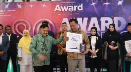 Penerimaan penghargaan “Asean Awards 2023” untuk kategori “Asean Winner Logistics Company” kepada  Gledex Logistik (Dok. Tim Media Gledex Logistik)