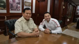 Menteri Pertahanan Prabowo Subianto bersama artis sekaligus pengusaha, Raffi Ahmad. (Dok. Tim Media Prabowo)