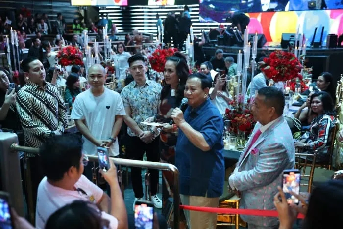 Calon Presiden Prabowo Subianto hadiri undangan perayaan ulang tahun Hotman Paris Hutapea ke-64, yang turut dipartisipasi oleh 600 anak disabilitas di The H Club SCBD.