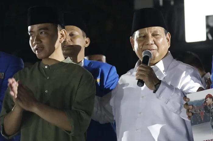 Ketua Umum Partai Gerindra Prabowo Subianto bersama Walikota Solo Gibran Rakabuming Raka. (Facbook.com/@Prabowo Subianto )