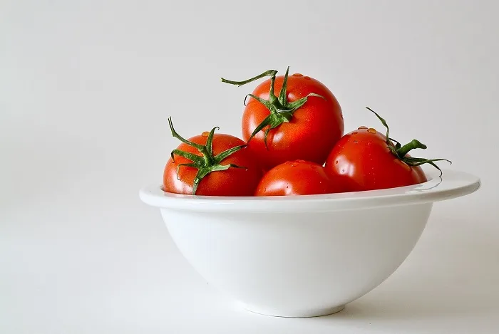 Konsumsi tomat dapat menurukan kadar kolesterol. (Pixabay.com/Anelka)