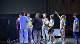 Cawapres nomor urut 2, Gibran Rakabuming Raka unjuk gigi dalam permainan Mobile Legends (ML) bareng gamers Meyden, Catheeez, dan Raffi Ahmad di ICE, BSD. (Dok. TKN Prabowo - Gibran)