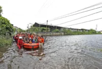 Kepala Badan Nasional Penanggulangan Bencana (BNPB) Letjen TNI Suharyanto saat mengunjungi Jawa Tengah. (Dok. BNPB)