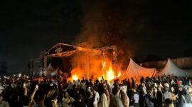 Konser Musik Tangerang Lentera Festival 2024 di Pasar Kemis diwarnai kerusuhan penonton. (Instagram.com/infoserang)