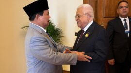 Presiden Indonesia terpilih 2024-2029, Prabowo Subianto bertemu Presiden Palestina, Mahmoud Abbas di sela KTT. (Dok. Tim Media Prabowo)