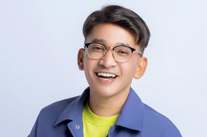 Ruben Onsu 1. mendatangi Polda Metro Jaya, membawa bukti konten yang dianggap memfitnah anaknya di media sosial. (Instagram.com @ruben_onsu)  