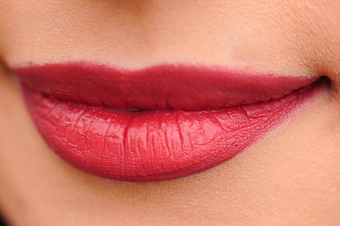 Warm, cool, atau neutral? Kenali undertone kulit sawo matangmu untuk menemukan soulmate lipstik pink! (Pixabay.com/Bessi)