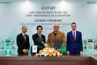 (from left) Mr. Nguyen Quang Vinh, Chief Technology Officer (VinDynamics), Mr. Le Minh, Director of Hardware (VinDynamics), Prof. Han Boon Siew, Head of Humanoid Asia/Pacific (Schaeffler), and Mr. Maximilian Fiedler, Regional CEO Asia/Pacific (Schaeffler) at the MOU signing ceremony.