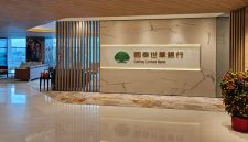 Cathay United Bank Singapore Branch reached another milestone by joining the US$3.7 billion syndicated financing for SMBC Aviation Capital as a joint lead arranger, showcasing its strong cross-border financing expertise.