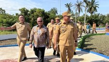 Musim Mas dan Pemerintah Kabupaten Deli Serdang berkolaborasi melalui pembangunan Alun-Alun Kecamatan Percut Sei Tuan yang diresmikan pada Selasa (4/8) yang dapat dimanfaatkan sebagai tempat berolahraga, berkumpul bersama keluarga, hingga mengembangkan aktivitas ekonomi masyarakat.