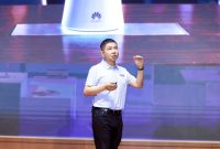 Leon Wang, President of Huawei's Data Communication Product Line, unveiled the HUAWEI eKit Intelligent Office Solution